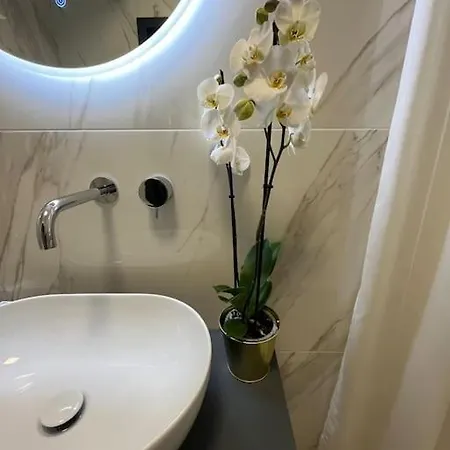 Luxury Close To Citylife, Metro & Dining Tatil Evi *