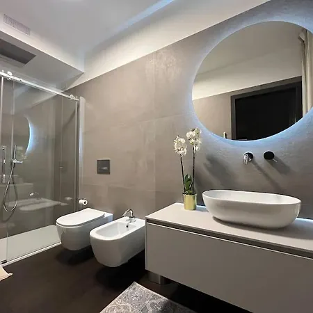 Luxury Close To Citylife, Metro & Dining Tatil Evi