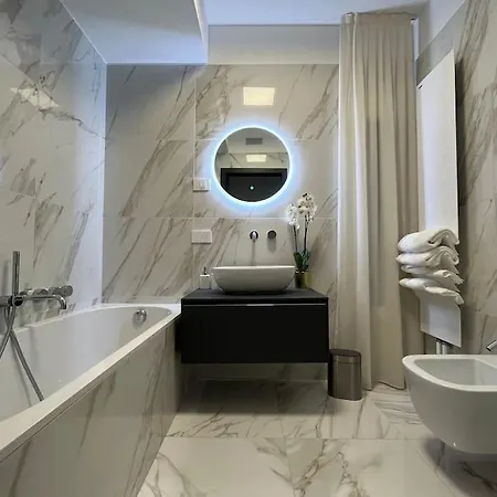 Luxury Close To Citylife, Metro & Dining Tatil Evi *