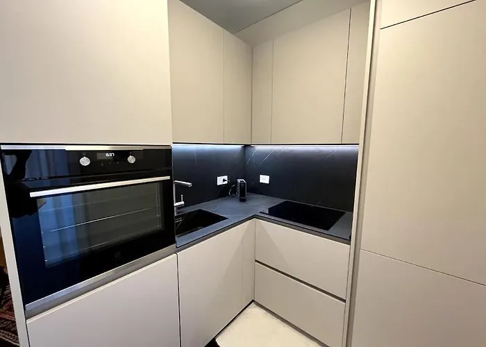 Prázdninový dům Luxury Close To Citylife, Metro & Dining